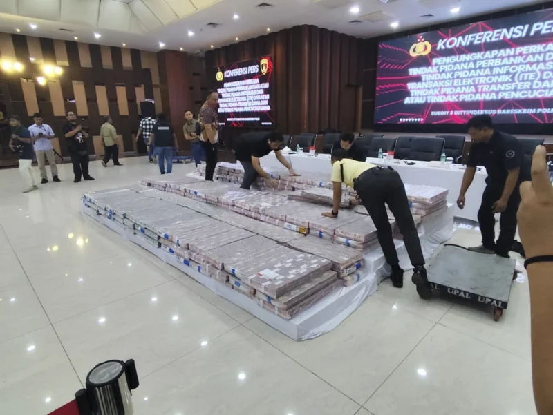 Potret tumpukan uang senilai Rp.204 miliar kasus pembobolan rekening dormant. Sumber Foto: Rachmadi Rarsyad/kumparan