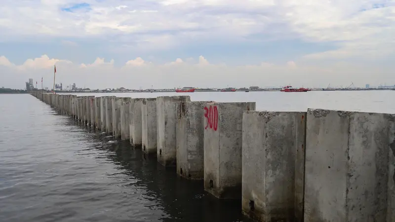 Direktur Pengendalian Pemanfaatan Ruang Laut KKP Fajar Kurniawan mengatakan KKP telah melakukan verifikasi lapangan terkait keluhan nelayan atas keberadaan tanggul itu. (merdeka.com/Arie Basuki) Sumber foto : Liputan6.com