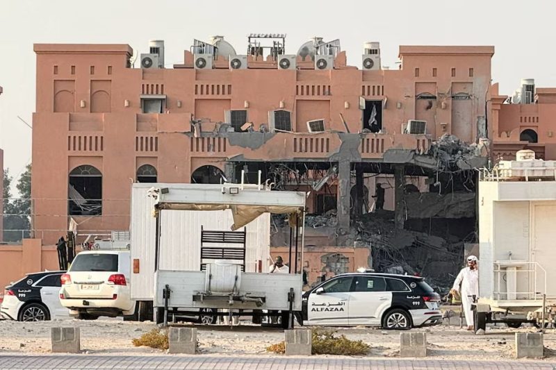 Sebuah bangunan yang rusak akibat serangan Israel terhadap para pemimpin Hamas di Doha, Qatar, pada hari Selasa. (Ibrahim Abu Mustafa/Reuters)