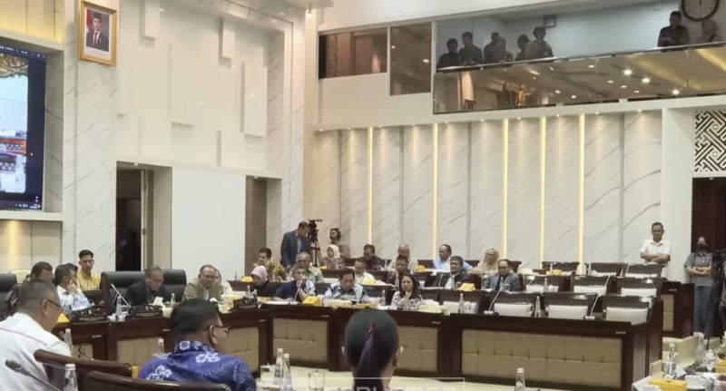 Komisi XI DPR RI rapat kerja dengan Kementerian Keuangan (Sumber : Youtube DPR RI)