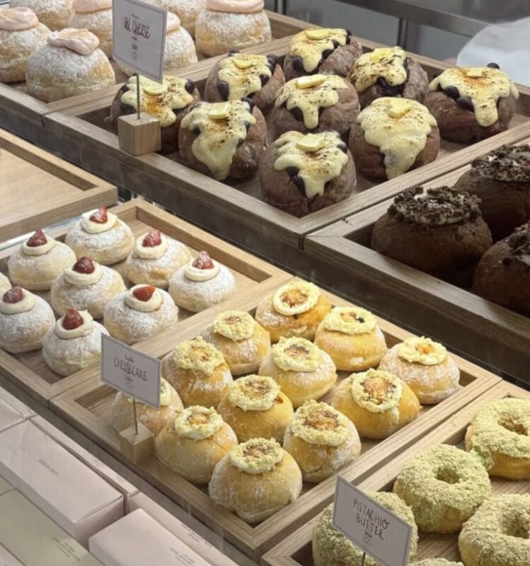 Donat Mochi Cloudcakes Ciral di Blok M (Sumber foto : Pilihan.Rakyat.com//Prita Raudhatul Jannah)