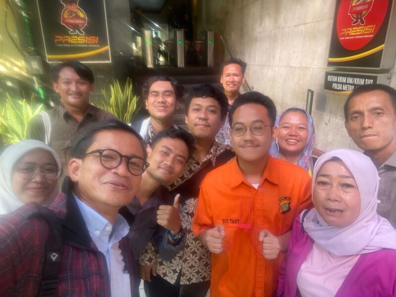Delpedro Marhaen Keluar dari Ruang Penyidikkan. (Pilihan Rakyat.com//inayahshanifah)