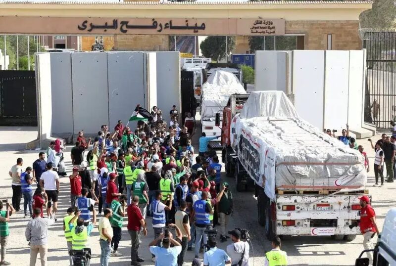 Truk-truk bantuan kemanusiaan memasuki gaza. Sumber Foto: Reuters