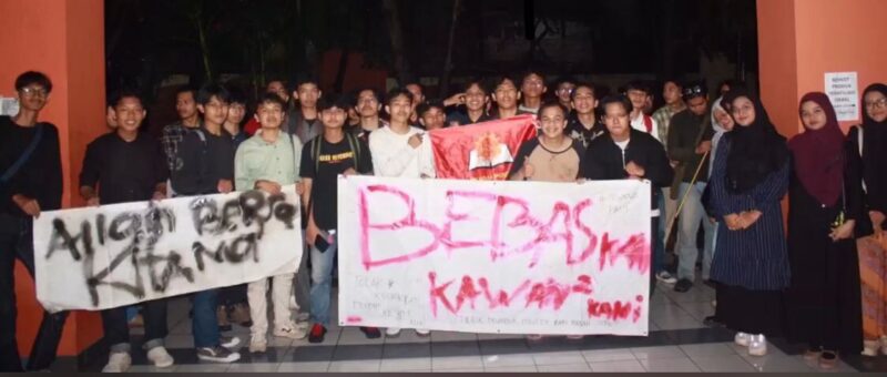 Foto : Pimpinan Komisariat HIMA PERSIS UIN Jakarta, Gerakan Mahasiswa Nasional Indonesia (GMNI) UIN Jakarta, GEMA UIN Jakarta, Dewan Marjinal, Elkamasy, Front Mahasiswa Nasional (FMN) UIN Jakarta, serta PD Himi Persis Ciputat.