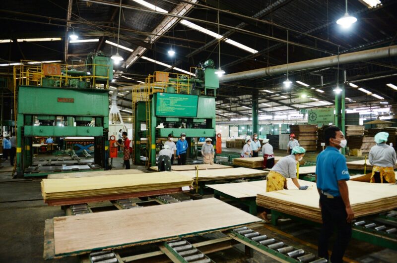 Indonesian wood panel production/ pic: KLHK