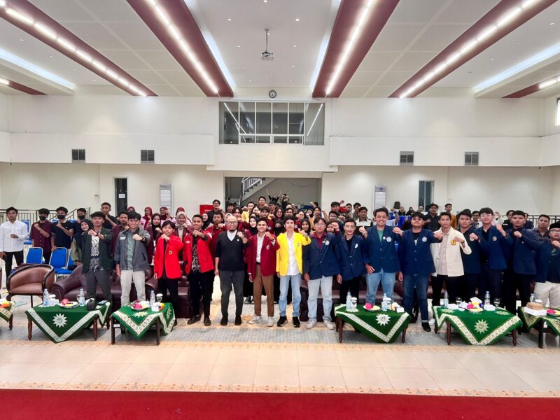 Kegiatan yang digelar di Attawhid Tower Lantai 13 Universitas Muhammadiyah Surabaya ini dihadiri oleh perwakilan BEM dari berbagai daerah di Jawa Timur, mulai dari Sidoarjo, Tulungagung, Lamongan, Sampang, hingga Pasuruan dan daerah lainnya.