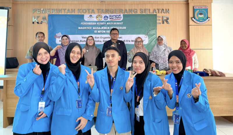 Foto: Mahasiswa Pascasarjana UNPAM Dalam Kegiatannya di Kelurahan Ciater. PKM UNPAM Kelompok 20.