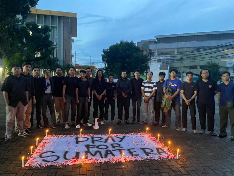 Badan Eksekutif Mahasiswa Fakultas Ilmu Sosial dan Ilmu Politik Universitas Muhammadiyah Jakarta (BEM FISIP UMJ) telah melaksanakan kegiatan Doa Bersama dan Bakar Lilin, Rabu, 31/12/2025 