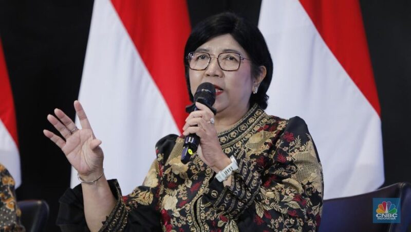 Foto: Deputi Gubernur Senior Bankk Indonesia (BI), Destry Damayanti menyampaikan paparan dalam acara Financial Forum 2025 di Jakarta, Rabu (3/12/2025). (CNBC Indonesia/Tri Susilo)