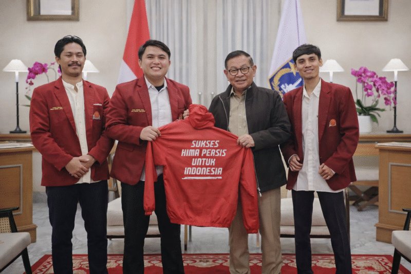 Foto: Pimpinan Wilayah HIMA Persatuan Islam-Jakarta bersama Gubernur Bpk Pramono Anum.