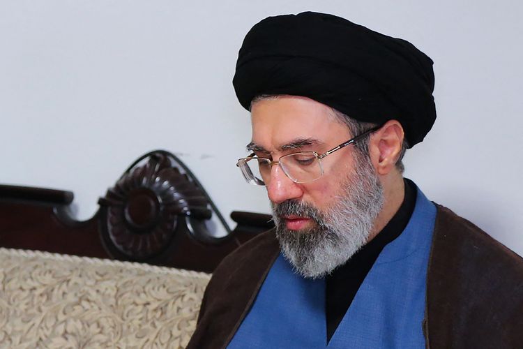 Ayatollah Mojtaba Khamenei, anak Ali Khamenei, resmi terpilih menjadi pemimpin tertinggi baru Iran, Senin (9/3/2026).(-)