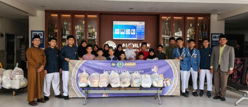 Foto: OSIS SMP dan SMA Al-Wildan Islamic School 3 BSD City menyelenggarakan kegiatan bakti sosial berupa pembagian 500 paket sembako dan santunan untuk yatim dan dhuafa dalam rangka menyemarakkan bulan suci Ramadan 1447 H