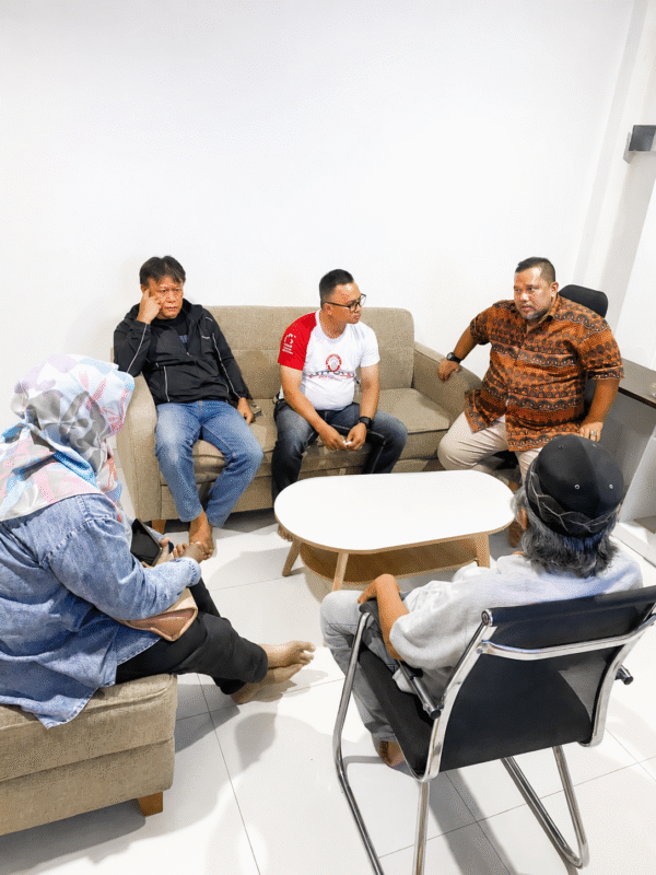 Diskusi Tim LBH Pilihan Rakyat sbegai kuasa hukum Gina Camelia. (Dok Pilihan-Rkayat).