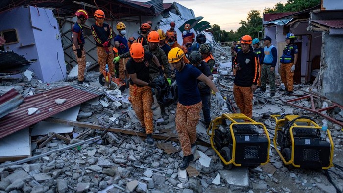 Dok. Gempa di Filipina (REUTERS/Eloisa Lopez).