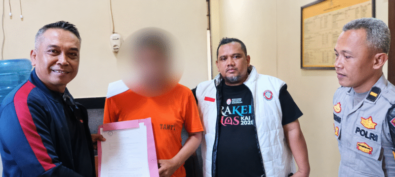 Penasehat Hukum Terlapor Adam Hasan (Kiri), AR Enggang Simpaty (Kanan), ARM {tengah)